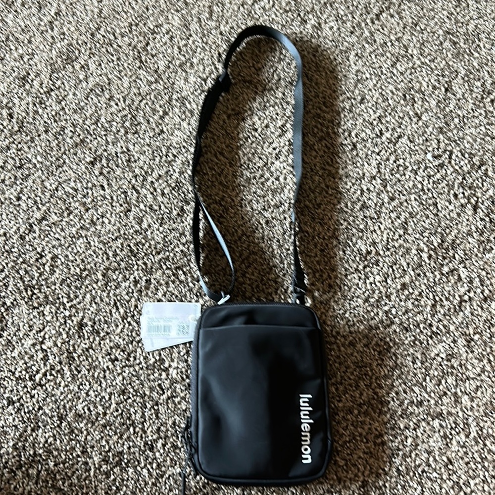 Lululemon cross body bag!